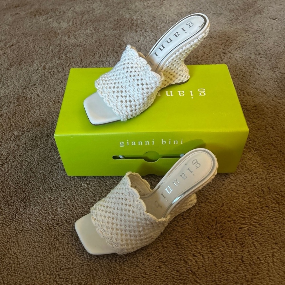 Gianni Bini Women's Cream Woven Slide Sandals